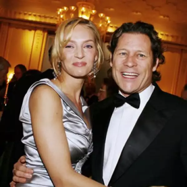 Uma Thurman conoció al multimillonario Arpad Busson en una fiesta privada en Milán. Se dice que el anillo que le dio a Uma es un enorme diamante de 8 quilates.