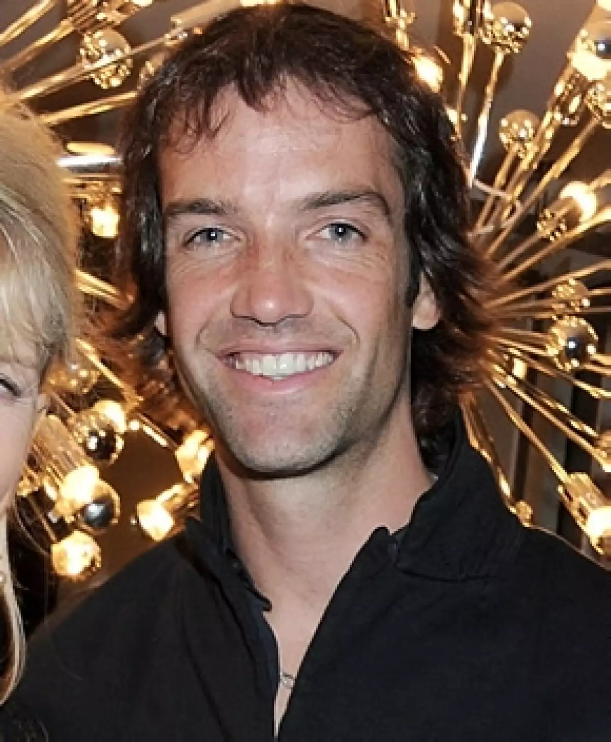 Ned Rocknroll es nada menos que el sobrino de Richard Branson, un magnate británico; tiene 34 años, es divorciado y hace varios años se cambió el nombre.