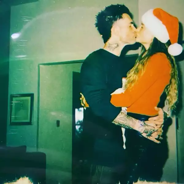 Adam Levine y Behati Prinsloo su historia de amor en fotos