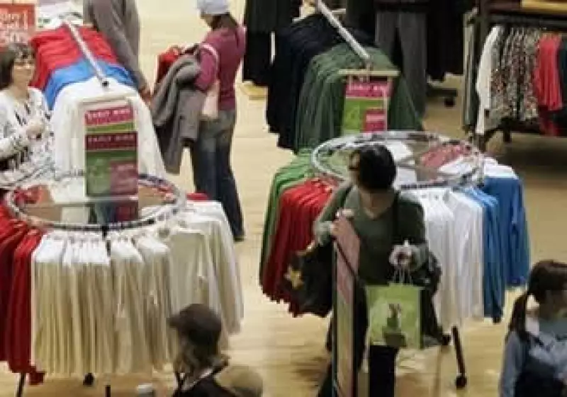 Los estadounidenses madrugan junto con los minoristas, para los remates del viernes negro. (Foto: AP)