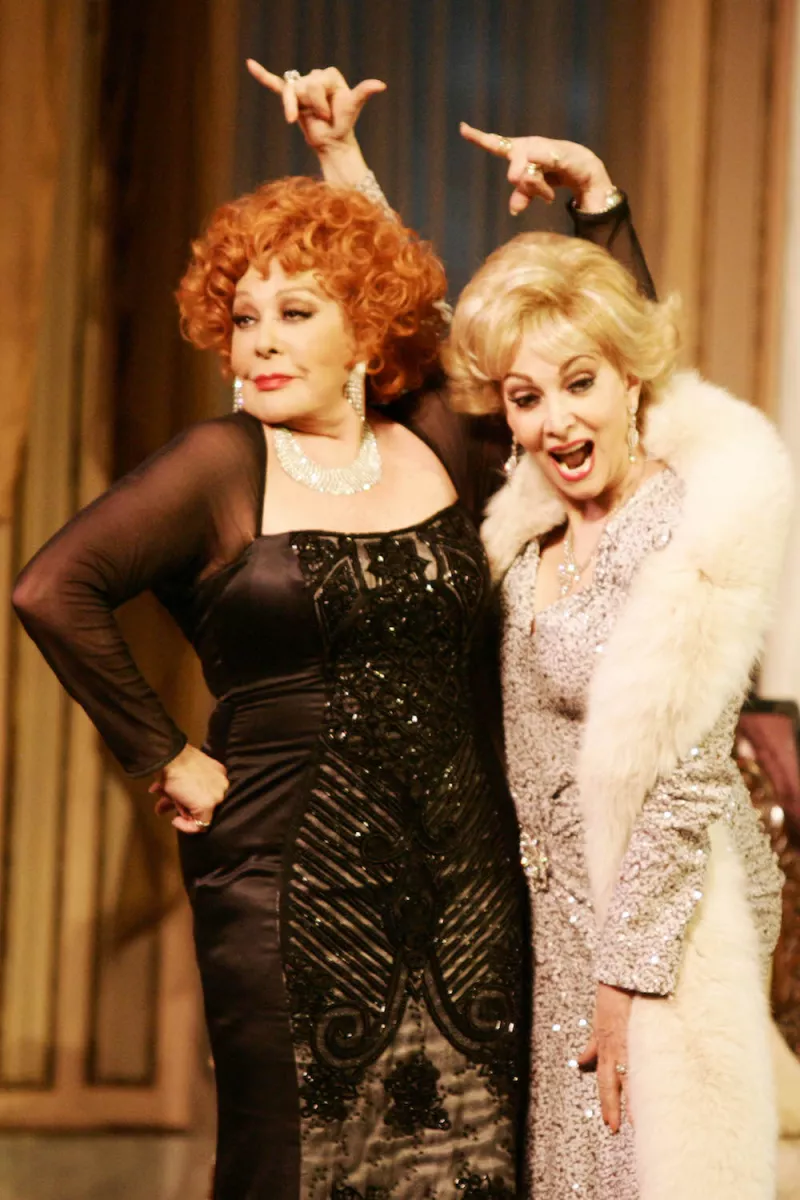silvia-pinal-teatro.jpg