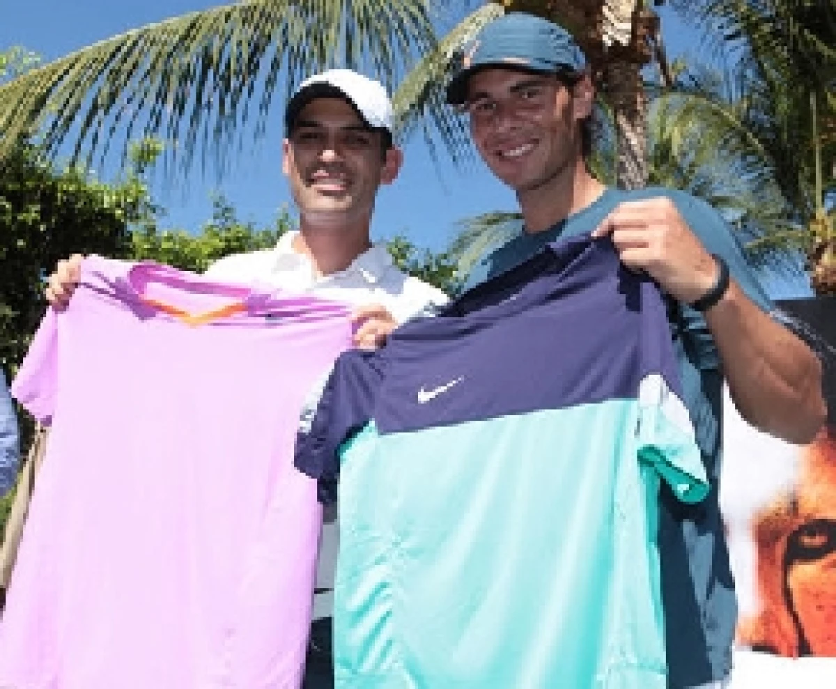 El tenista Rafa Nadal y el futbolista Rafa Márquez se reunieron en Acapulco, en donde recibieron importantes donativos, de parte de Nike, para las fundaciones que encabezan.