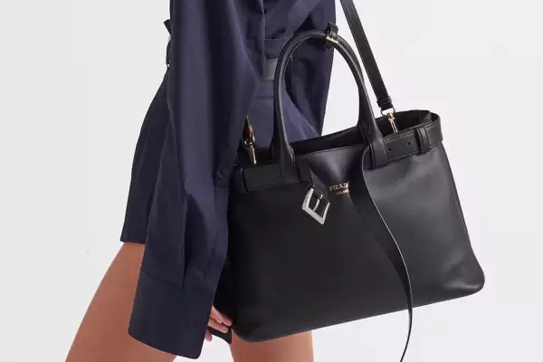 Prada bolsa Buckle negra