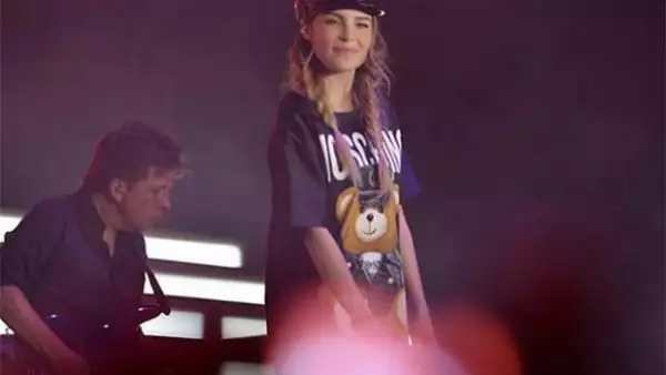 La próxima vez que vayas a un concierto de Belinda más te vale cantar y bailar todo el tiempo, si no te podría pasar lo mismo que a esta niña.