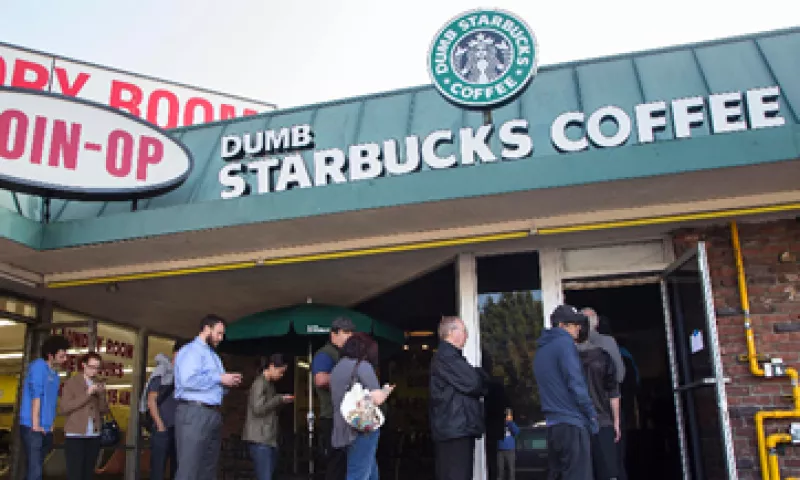 La tienda regaló cafe durante el fin de semana. (Foto: Reuters)