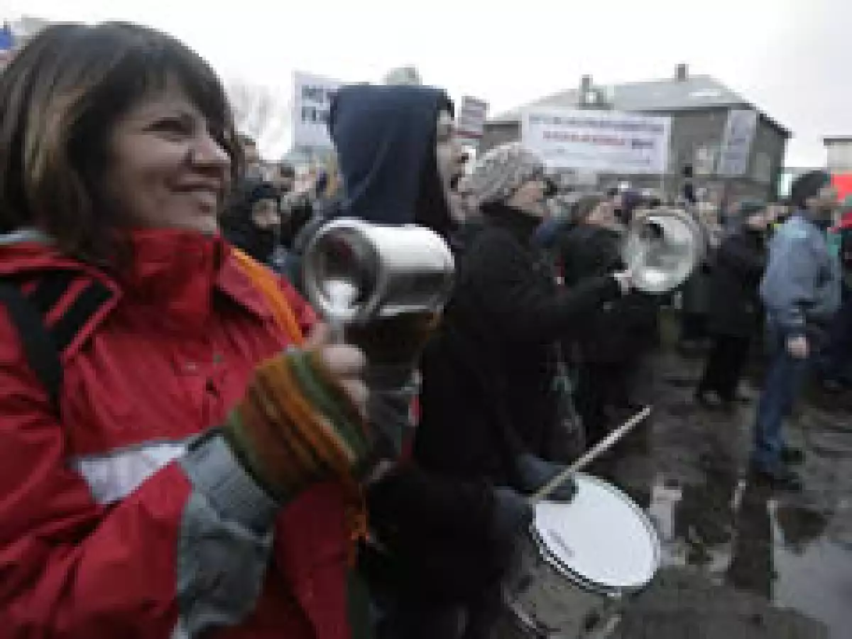 Los pobladores festejaron la caída del gobierno de Islandia. (Foto: Reuters)