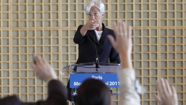 El gobernador del banco central de China, Zhou Xiaochuan, anunció el apoyo del país a la francesa, declaración con la que finaliza la neutralidad que se mantuvo frente a los aspirantes.