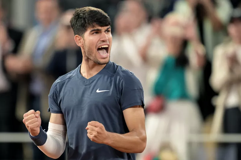 Carlos Alcaraz avanza a tercera ronda de Roland Garros