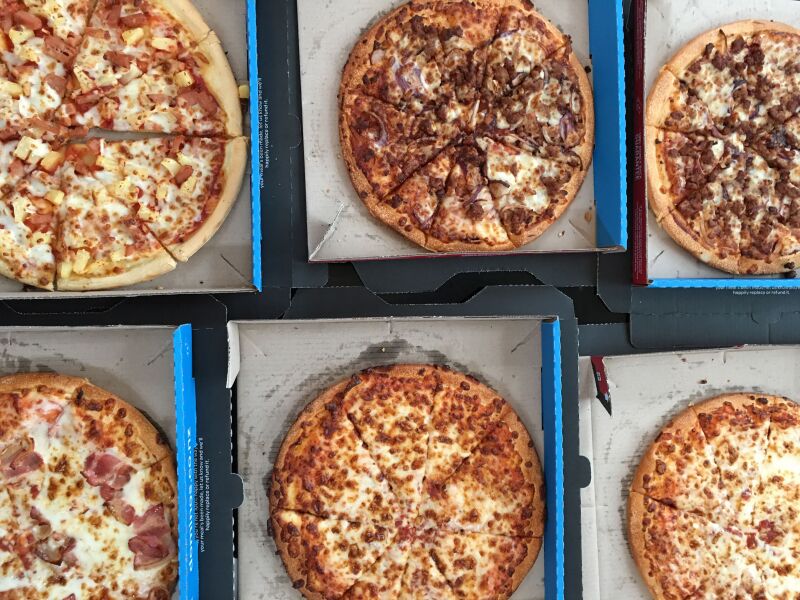 Pizza Hut elimina los antibióticos de su pollo