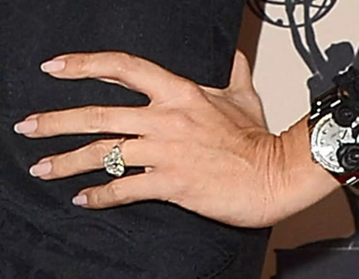 Este es el anillo de compromiso de Sofía. ¿Te gusta?