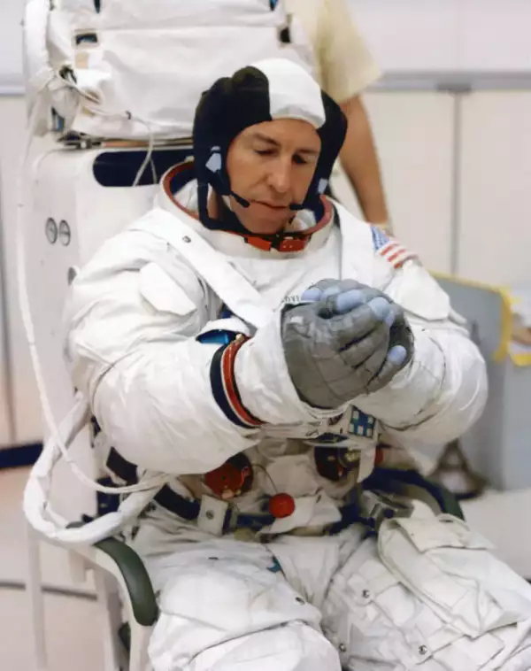 jim-lovell.jpg