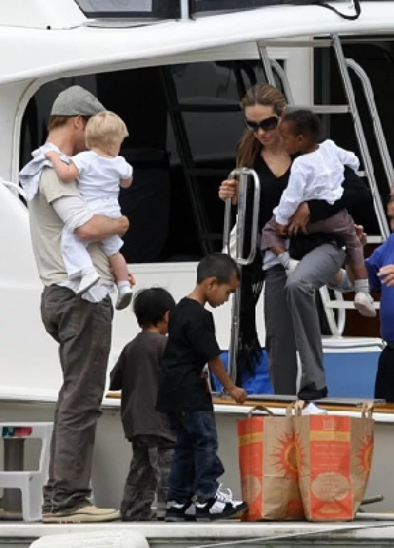 Dice el biógrafo que no se puede ser madre dedicada, salvadora del mundo, pareja enamorada y al mismo tiempo rodar tres películas al año como si nada.