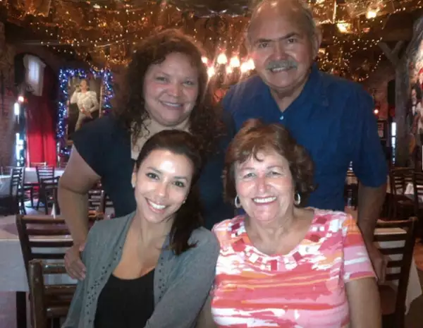 La actriz celebró el cumpleaños de su mamá en San Antonio.