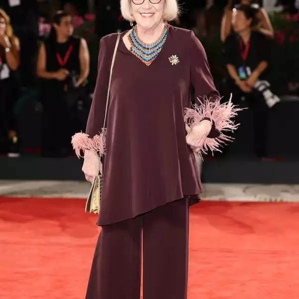 Carmen Maura la original chica Almodóvar hace su primer desnudo en cine a los 80 años