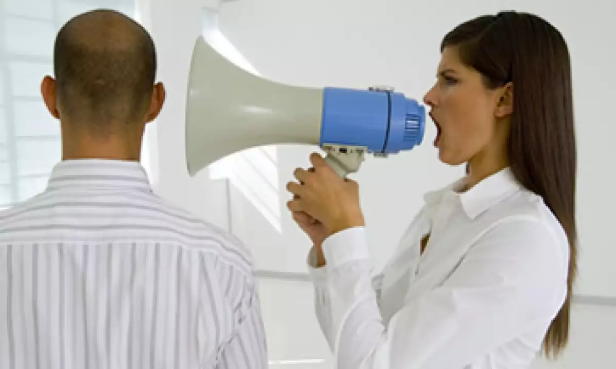 Las malas relaciones en el trabajo pueden surgir por chismes, rumores, presión de los superiores, problemas con los resultados finales y ego profesional. (Foto: Thinkstock)