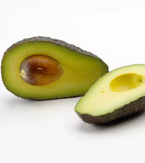 El aguacate es ideal para combatir las náuseas y el mareo durante el embarazo.