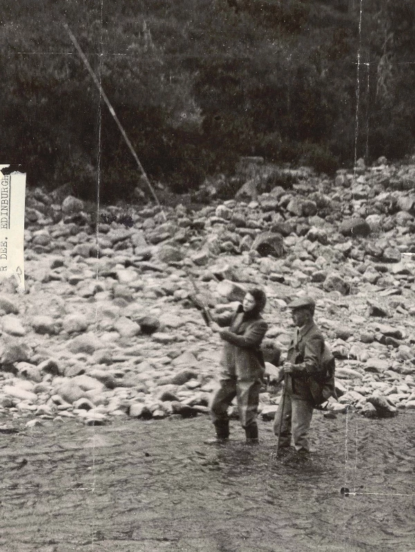 Home Life And Recreation May 29 1952 The Queen Fishes For Salmon Balmoral Scotland: Wearing Waders Tweed Jacket And Headscarf The Queen Elizabeth Ii Fishes For Salmon In The River Dee On The Balmoral Estate. The Duke Of Edinburgh Was Also Fishing - T
