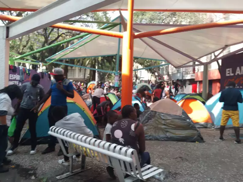 migrantes plaza giordano bruno 3.jpeg