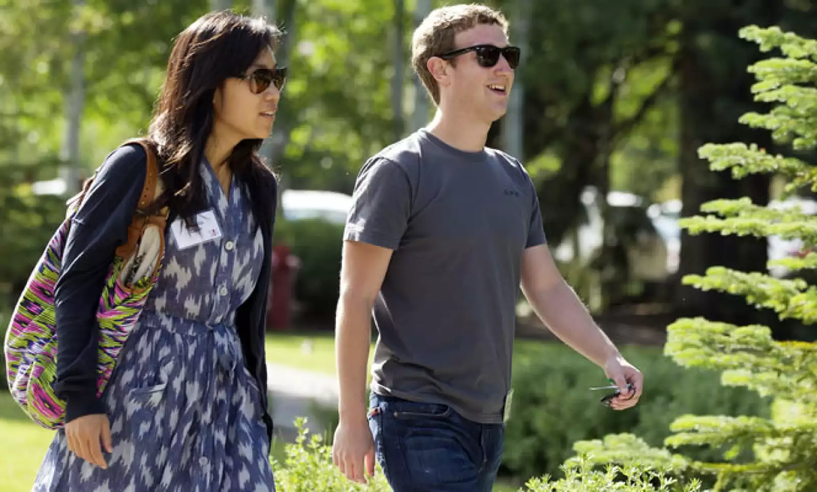 Zuckerberg y Priscilla Chan, de 27 años, se dieron el “sí” en una pequeña ceremonia en la casa del empresario, tras una semana ajetreada para la pareja.