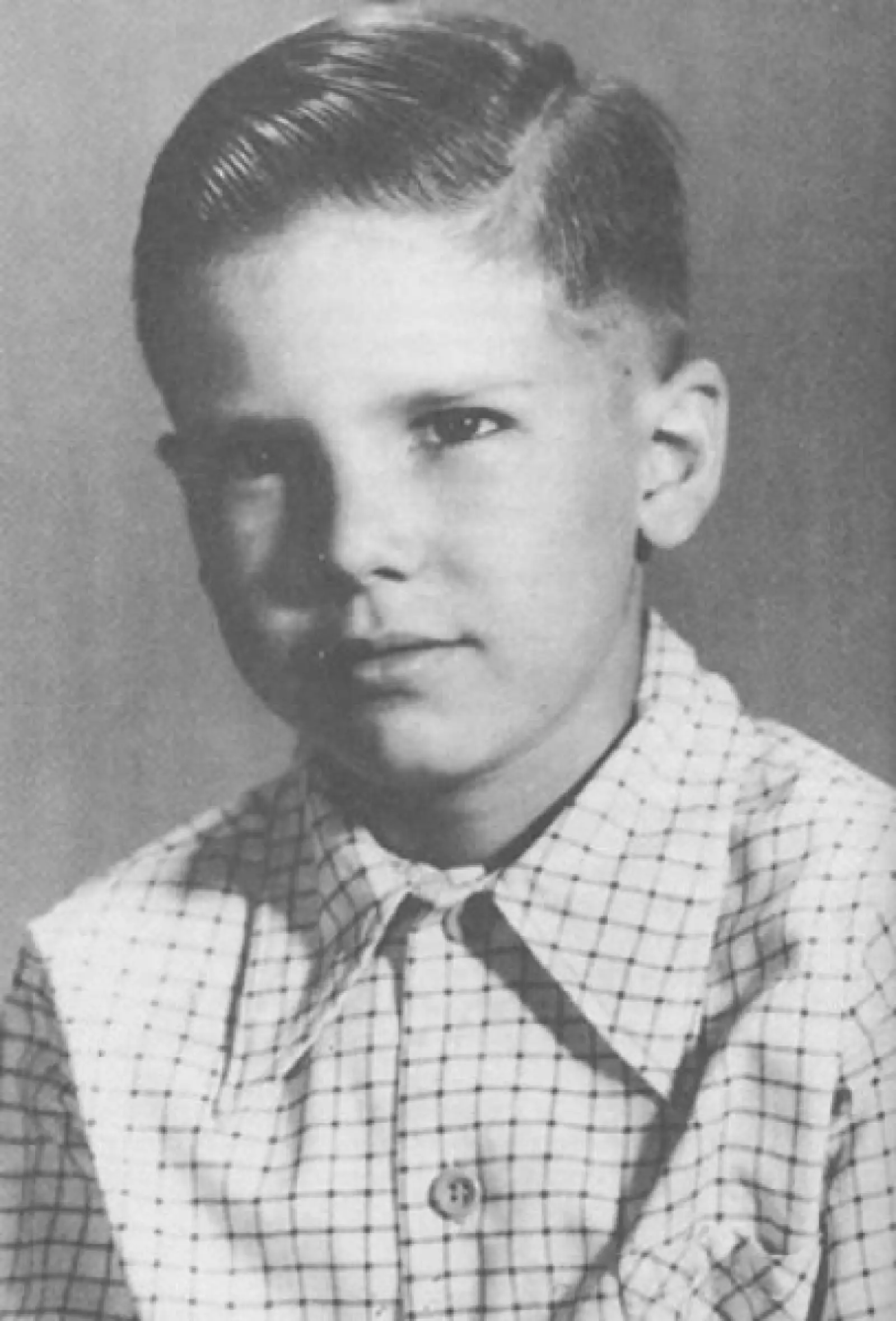 1950: 8 años. De pequeño fue un boy scout y era experto en reptiles.