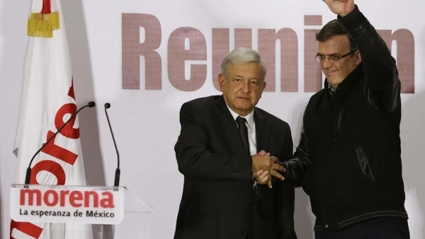 CIUDAD DE MÉXICO, 01FEBRERO2018.- Andrés Manuel López Obrador precandidato del MORENA a la presidencia de la república, presentó a
Marcelo Ebrard, Ricardo Monreal, Julio Scherer Ibarra, Rabindranath Salazar Solorio y a Bertha Luján Uranga como coord