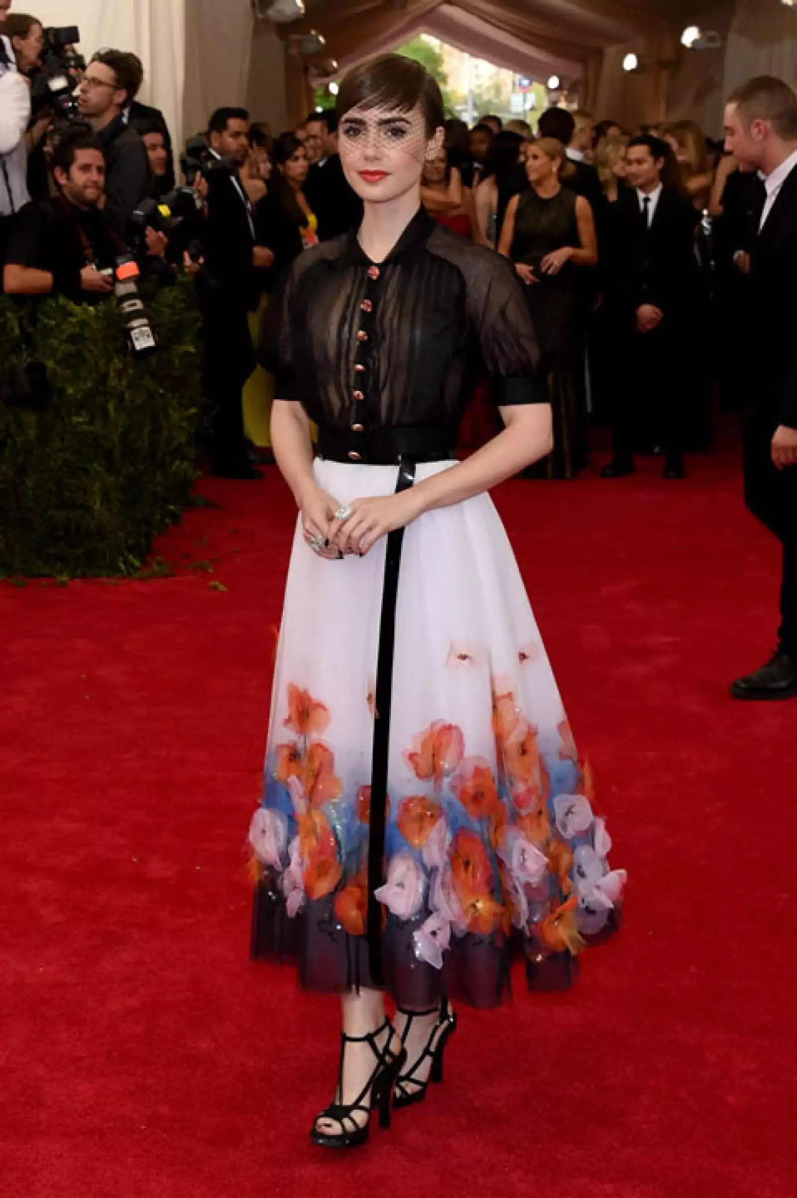 Lily Collins en Chanel.