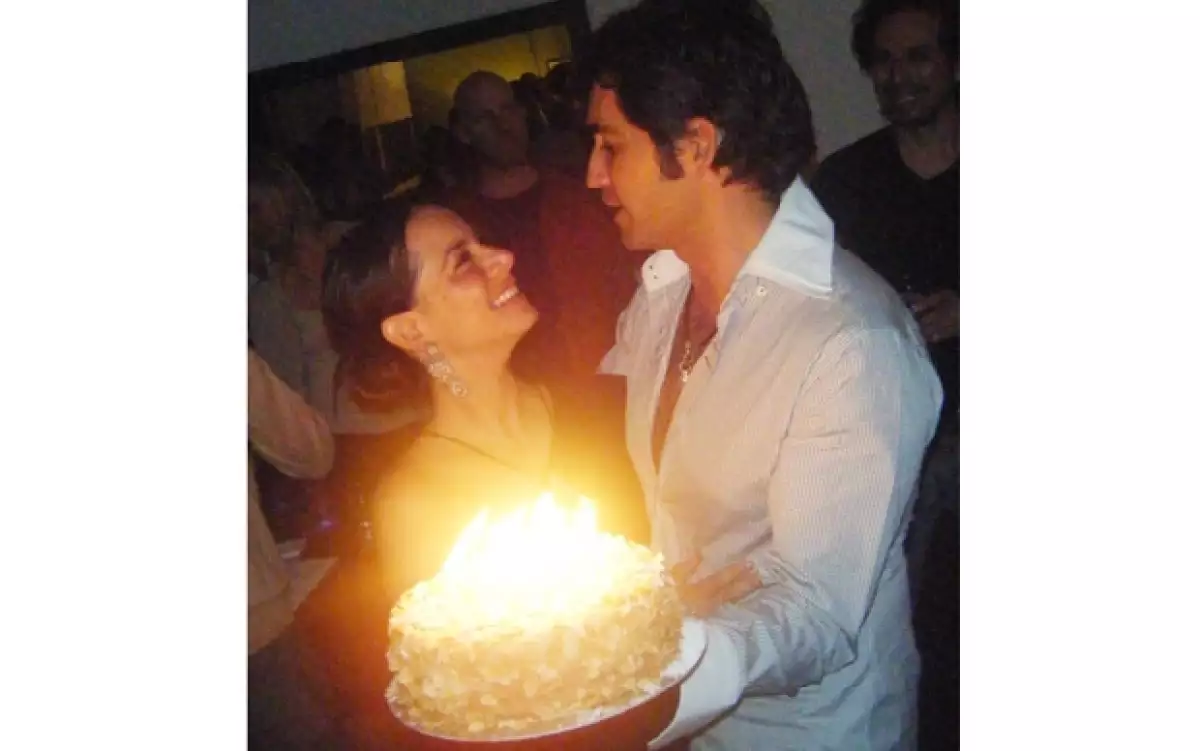 Eamonn esposo de Claudia le organizó una fiesta sopresa, ellos se casaron en noviembre del año pasado.