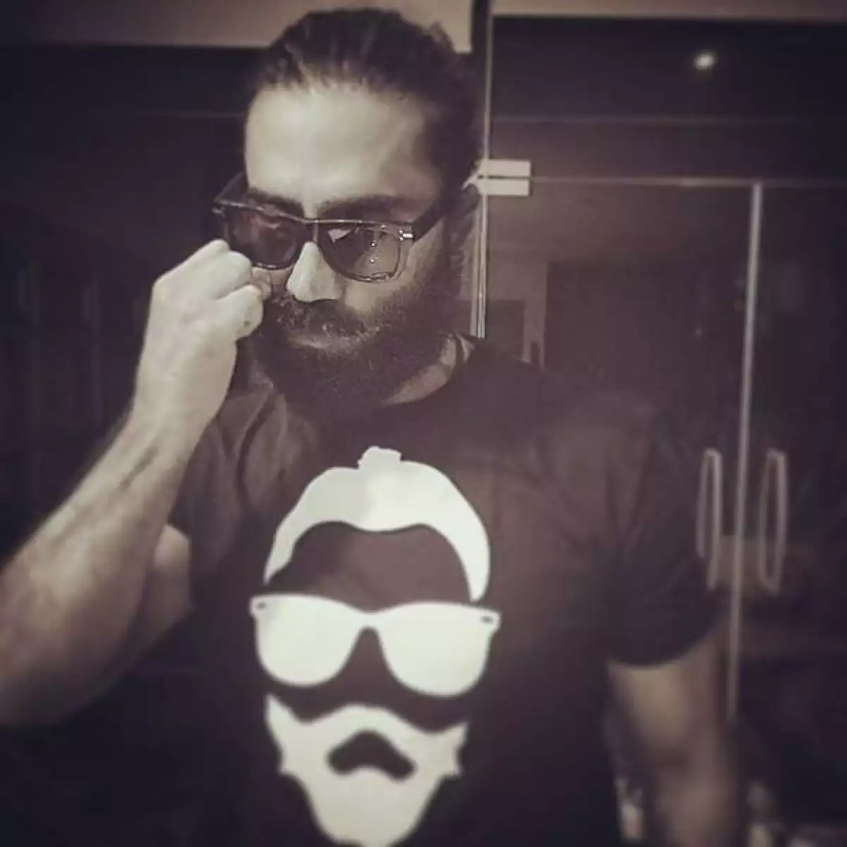 Así lucía Alejandro antes de que le quitaran la barba.