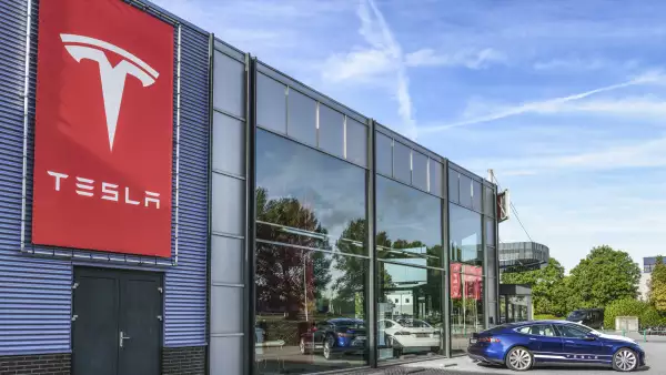 Tesla cierra temporalmente fábrica Shanghai