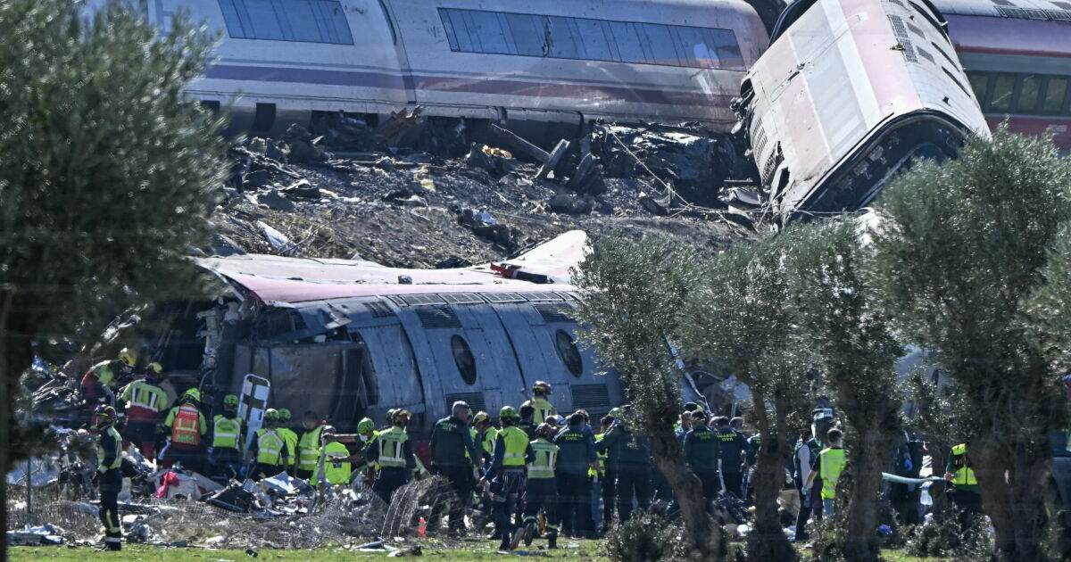 TRAGEDIA FERROVIARIA EN ESPAÑA: MÁS DE 60 MUERTOS EN CHOQUE DE TRENES