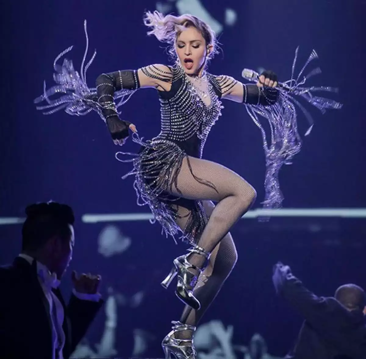 La cantante ha asegurado que nunca se subiría a un escenario borracha o drogada después de ser vista bebiendo tequila en un concierto en Australia.