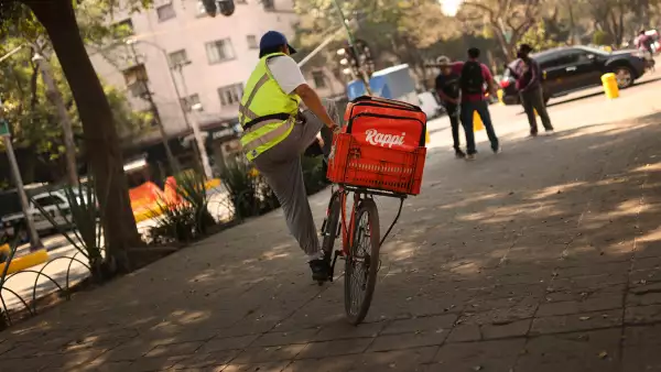 (Repartidos de Rappi durante su jornada laboral en la CDMX)