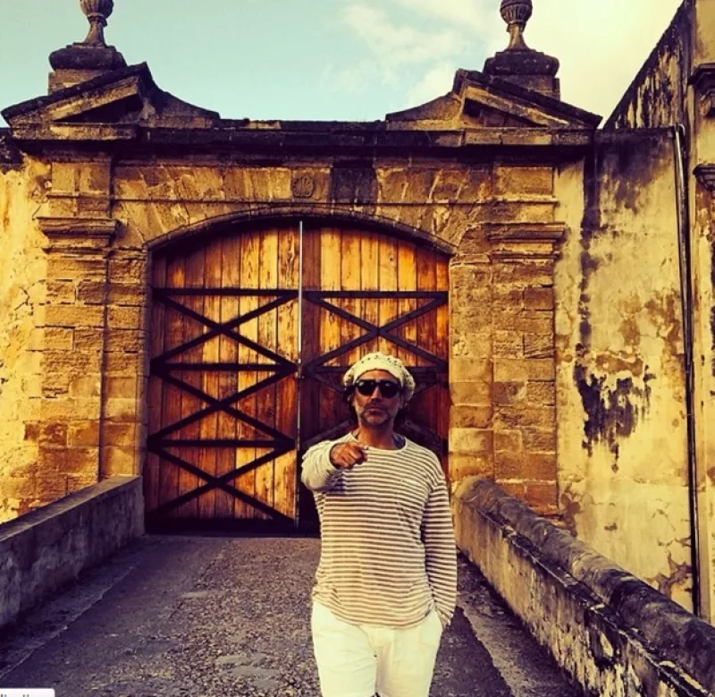 La novia del cantante lo acompañó a los conciertos que ofreció en República Dominicana y Puerto Rico la semana pasada. Aprovecharon el viaje para pasar un fin de semana a solas.