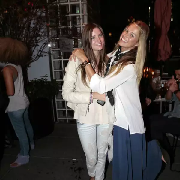 Alesia Maksimona,Xuxu