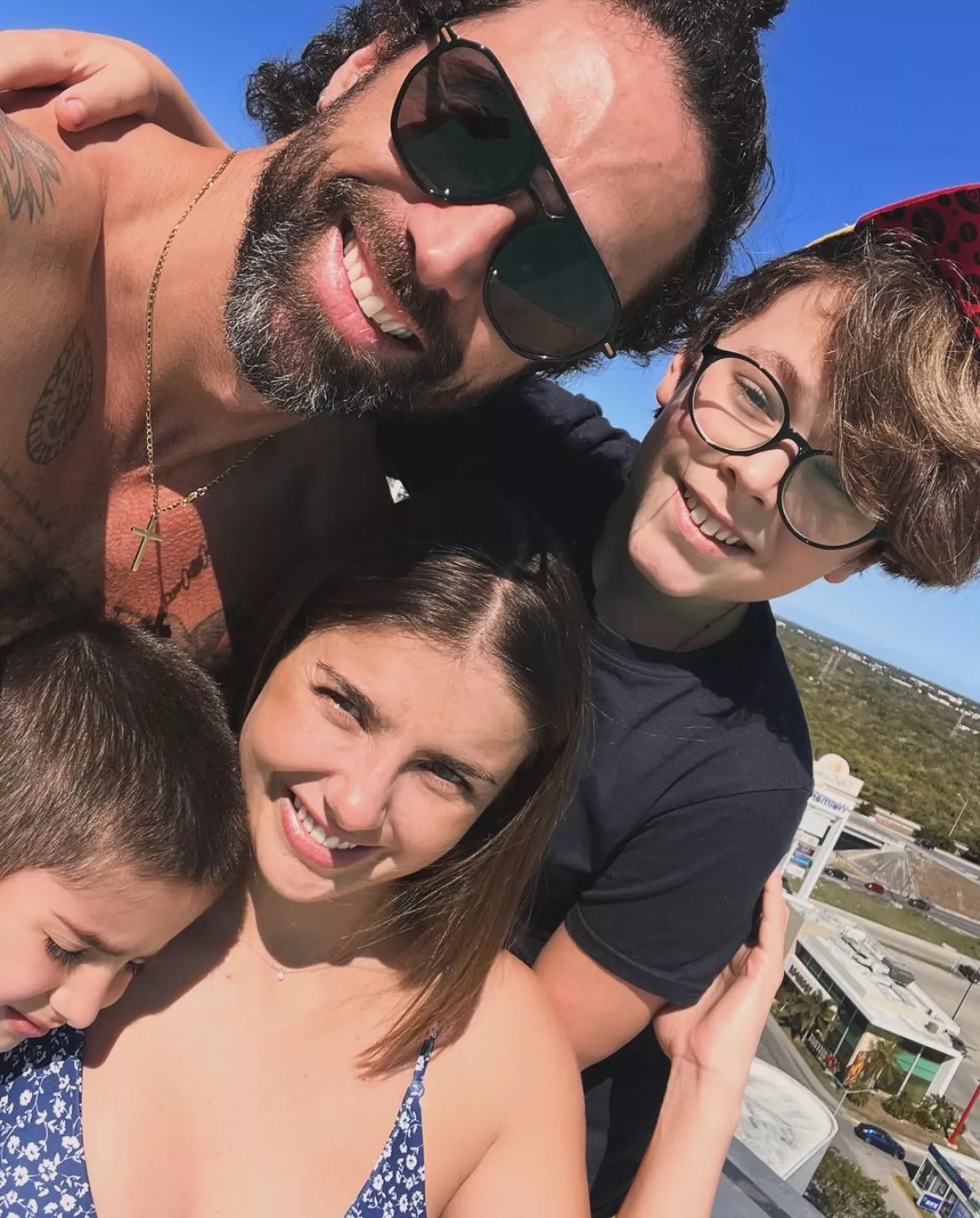  Michelle Renaud y Matías Novoa han formado ahora una familia de cuatro con sus respectivos hijos.