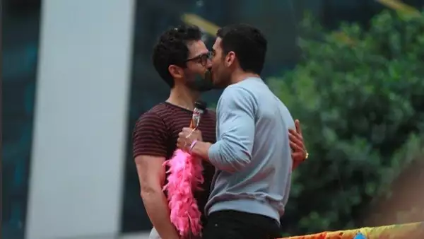 Fans del actor mexicano dieron a conocer con varias fotografías algunos de los avances de la nueva temporada de Sense8, serie en la que actúa desde el año pasado.