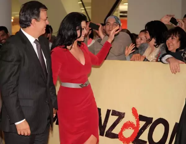 El Jefe de Gobierno y su esposa Rosalinda saludaron a los presentes.