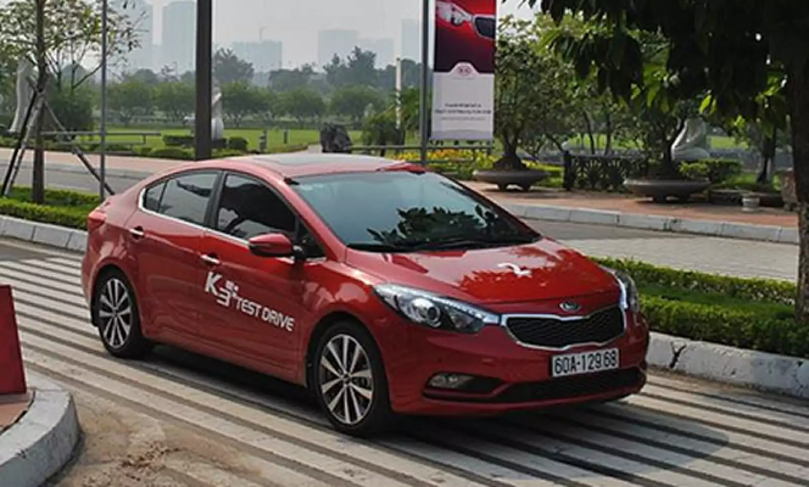 La planta de Kia Motors que se construirá en Nuevo León producirá 300,000 vehículos anuales. Fuentes dijeron que los modelos que armará en el país son: Forte, Rio y Sportage.