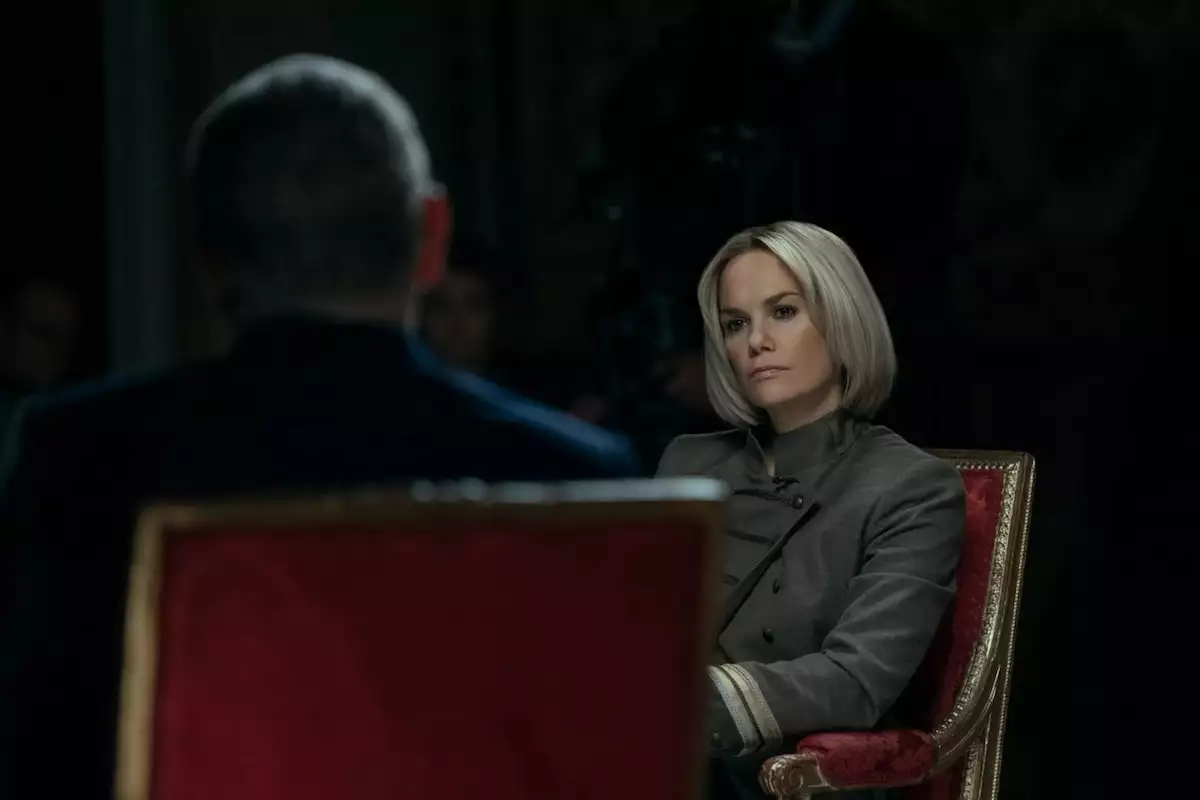 Michael Sheen interpreta al príncipe Andrés en la serie A very royal scandal