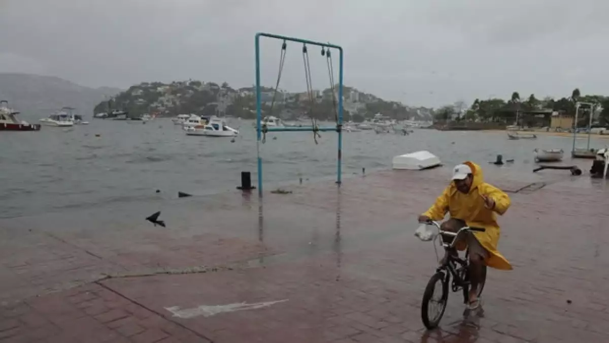 La tormenta tropical Beatriz causa daños en Acapulco