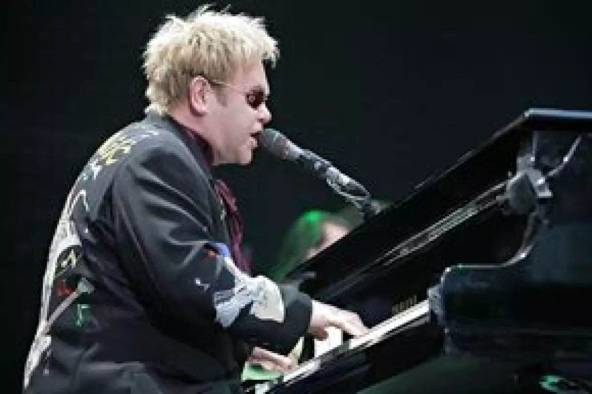 El británico ofrecerá un concierto en Chile a principios del próximo año para 40 mil personas y cobrará una fuerte cantidad de dinero.