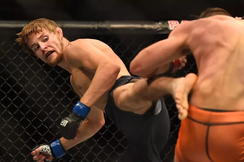 Bryce Mitchell lesión escroto