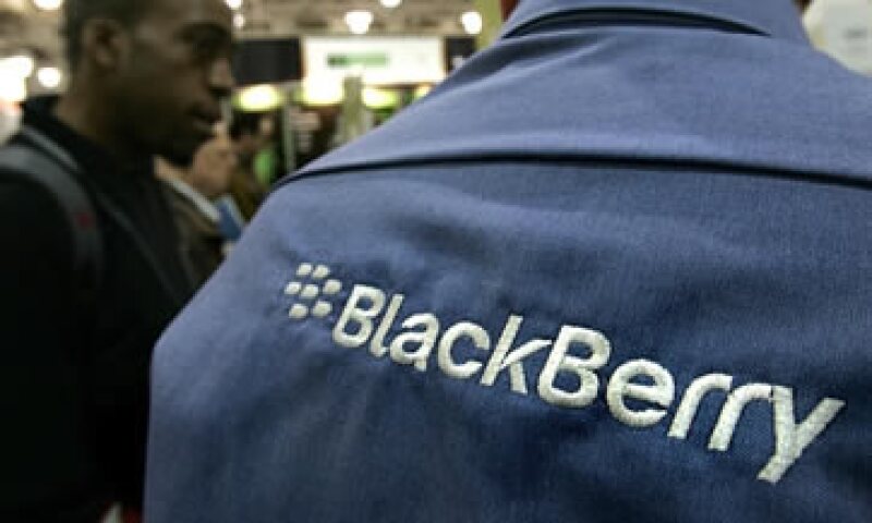 BlackBerry ha batallado para mantenerse liderando el mercado de ‘smartphones’ tras la entrada del iPhone y los teléfonos Android. (Foto: AP)