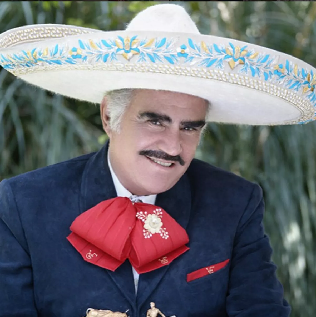 Para despedirse, el cantante anunció la fecha de su último concierto, el cual se realizará en el Estadio Azteca y será gratuito.