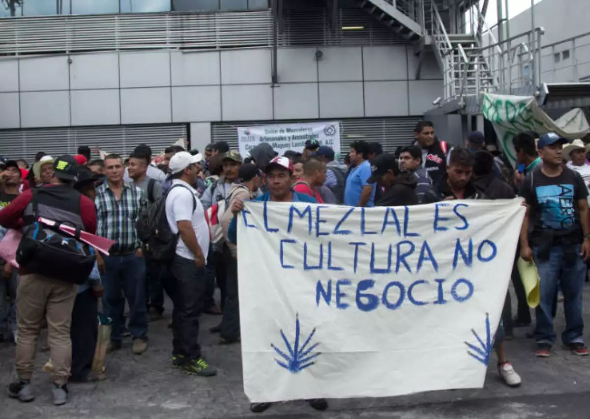 mezcaleros en manifestaci�n