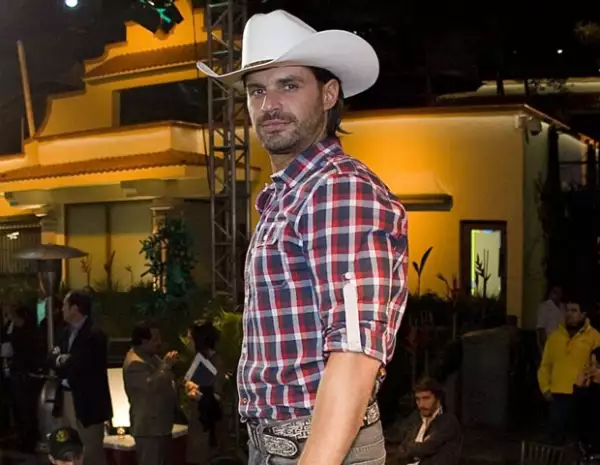 Mark Tacher protagoniza la telenovela Abismo de Pasión.