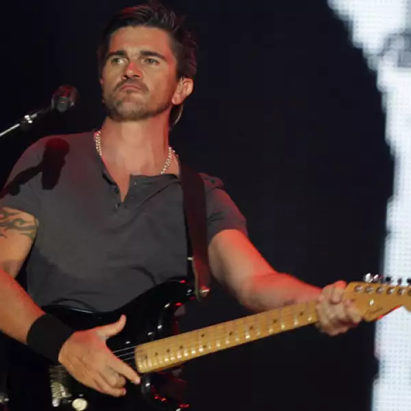 El cantante Juanes interpretó algunos de sus éxitos en la celebración.