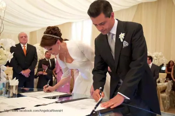 Los novios tuvieron a sus respectivos hermanos como testigos de la boda civil.