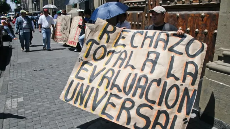 Maestros protestan en Michoacan