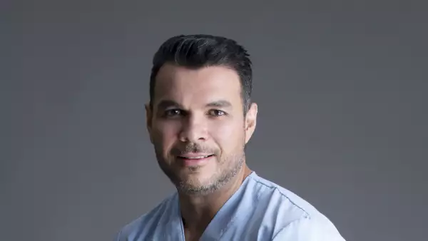 Foto del doctor José Romeo Castillo, fundador de la clínica LAGOM